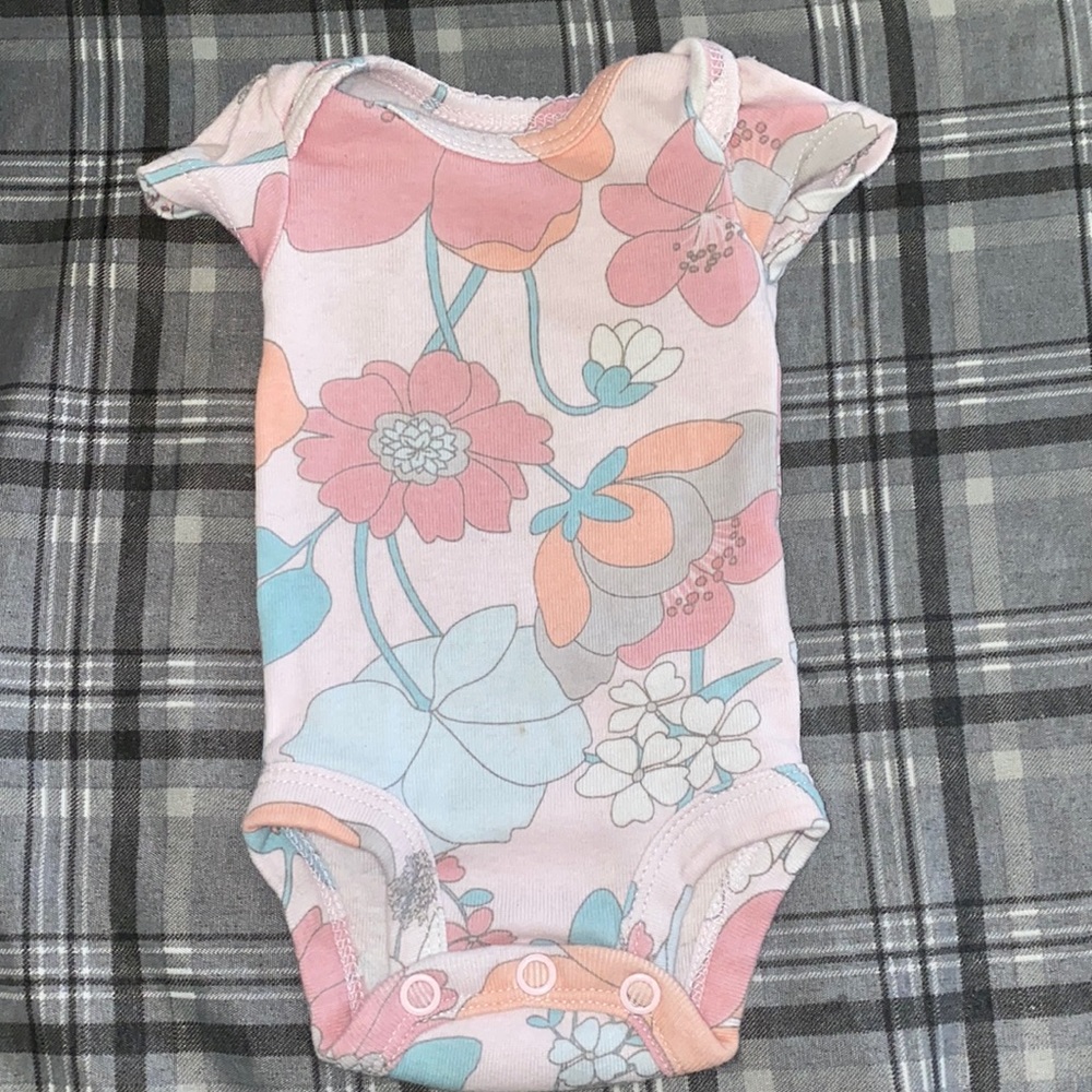 Carter’s short sleeve onesie